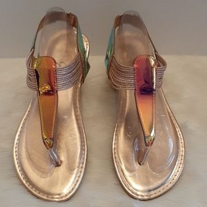 (NWT) IRREDSCENT SANDALS